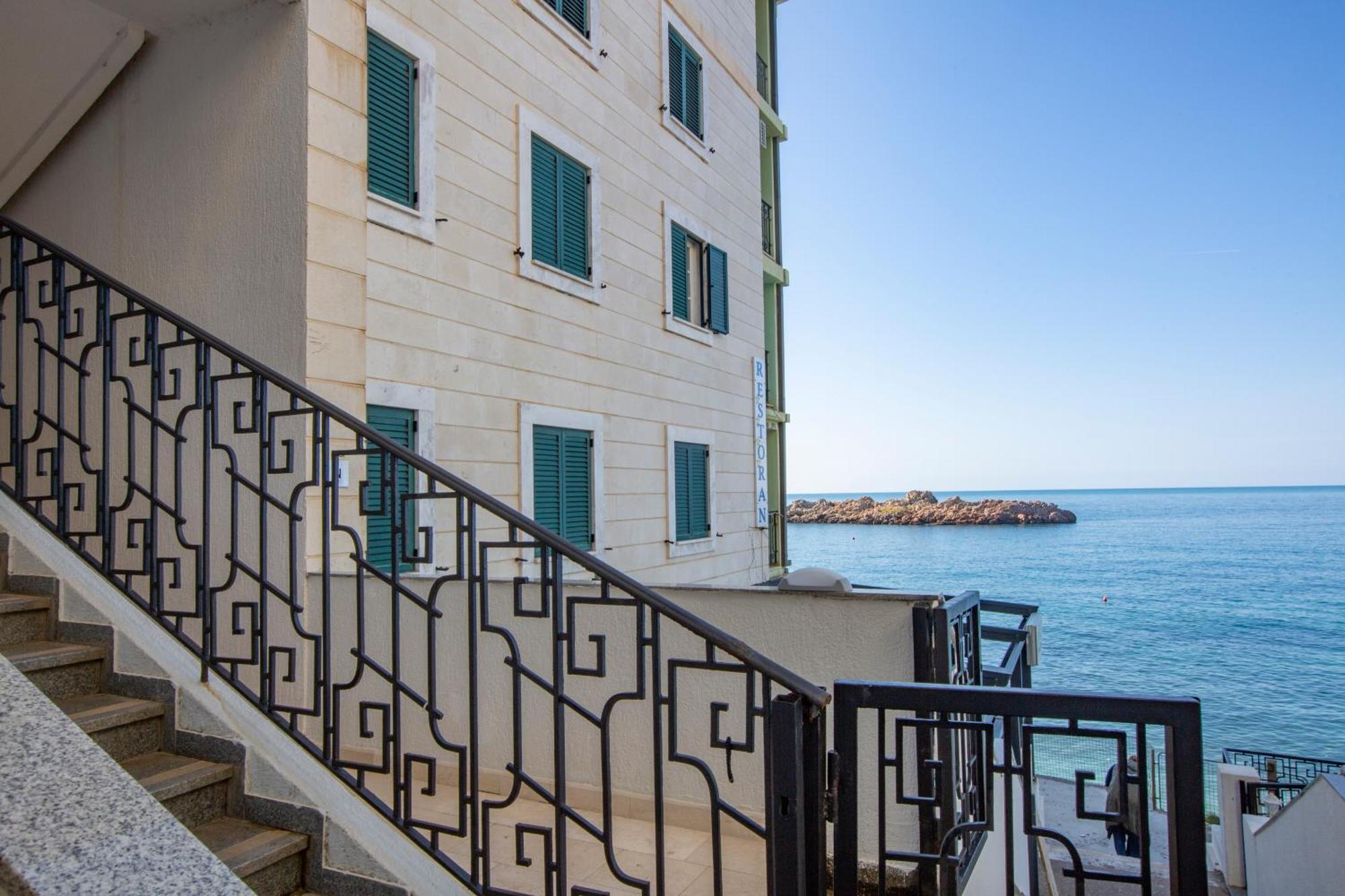 Montesan Luxury Apartment Beach Front Ilha Ilha Sveti Stefan Exterior foto